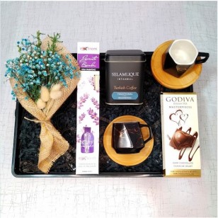 Eşe, Dosta Konsept Hediye Kutusu, Selamlique Türk Kahvesi, Bambu Fincan Takımı ve Çiçek, Godiva Master Çikolata,